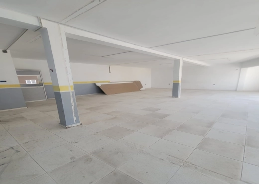 À VENDRE – Espace ouvert au 1er étage